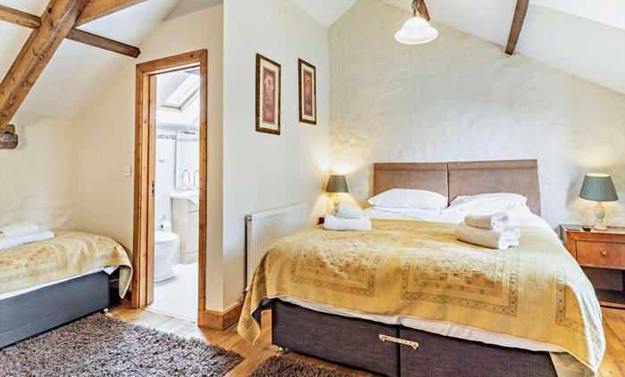 Room 6 (sleeps 4), superking, 2 singles + ensuite